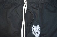 KAMRO Übergrößen 3/4 Bermuda schwarz mit weißen Streifen und Wappen 8XL-15XL